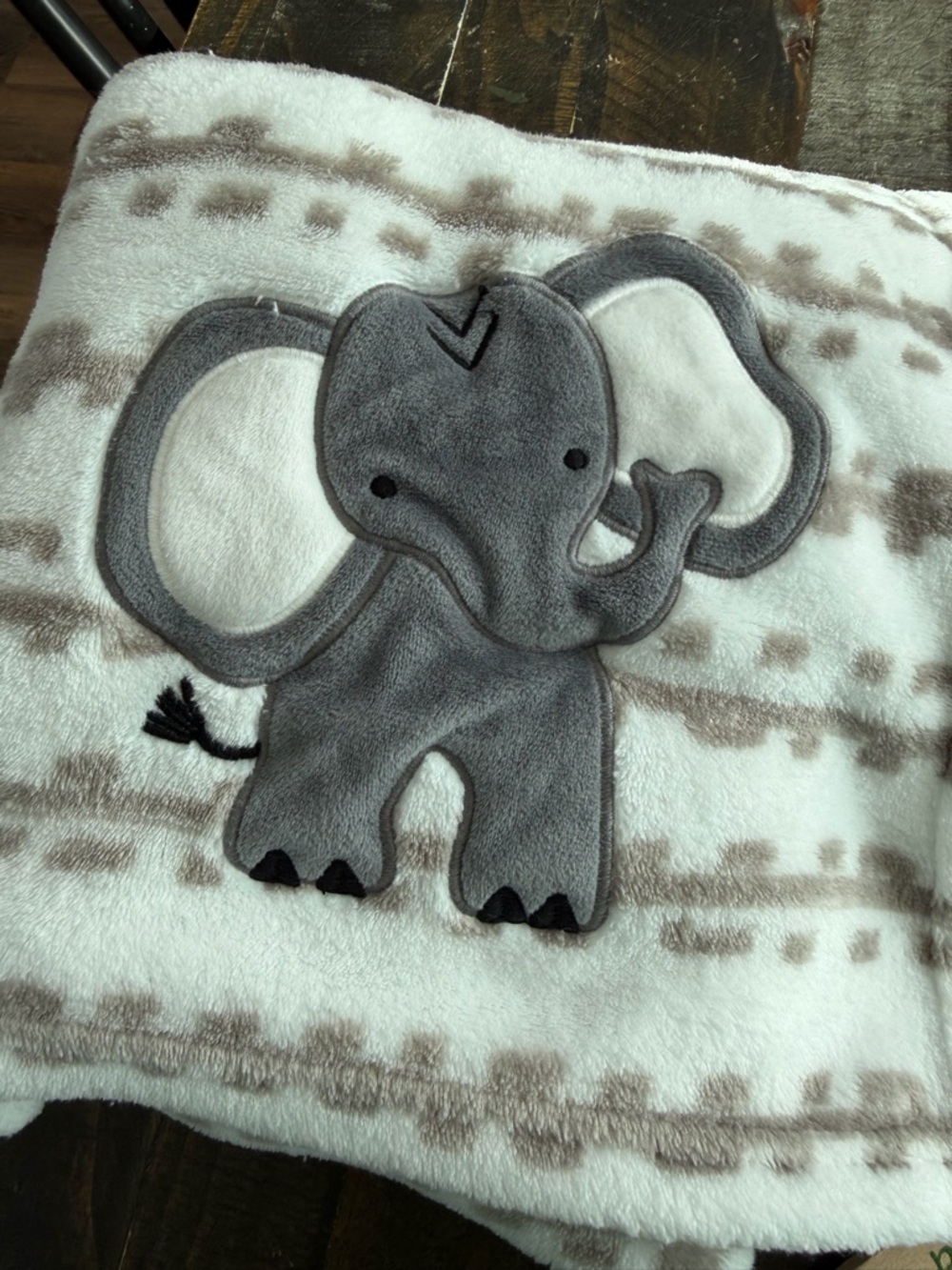 Lambs & Ivy Jungle Safari White/Tan Plush Minky Elephant Nursery Baby Blanket - Picture 6 of 6